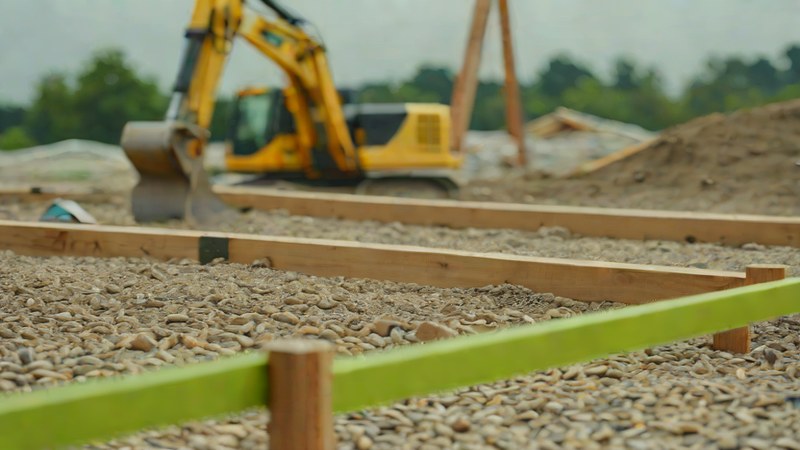 Пример бетонной заливки ленточного фундамента